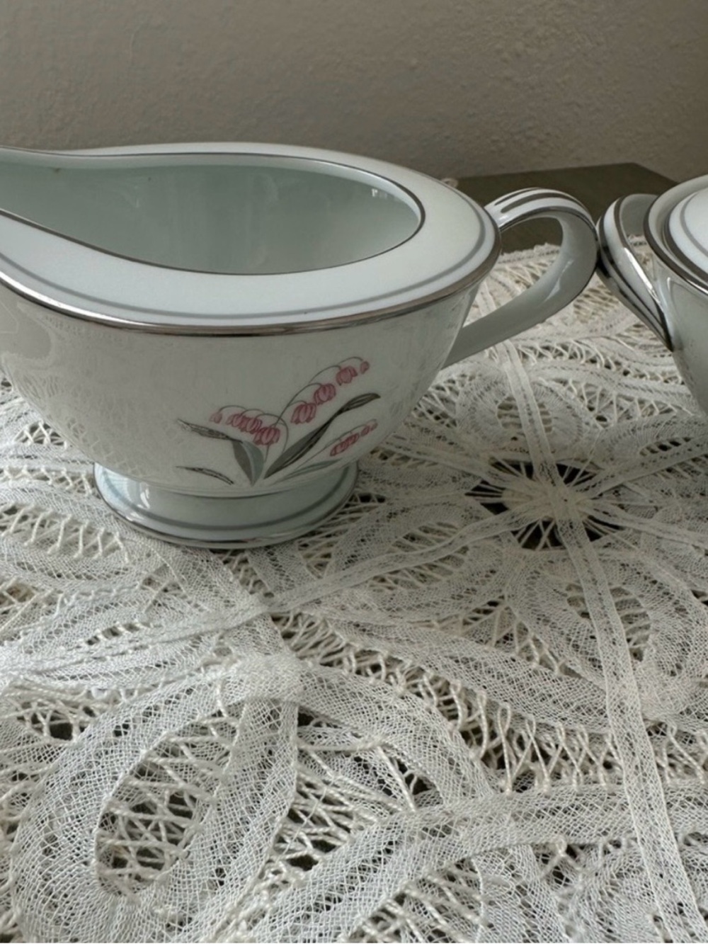 Noritake "Crest" Sugar Bowl with Lid and Creamer / Japan - Picture 2 of 4